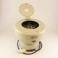 Voorwerpen Adlib\V29579-b.jpg; V29579; ; TafelcentrifugeTable centrifuge